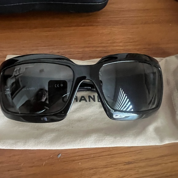 Chanel sunglasses,authentic. - Picture 5 of 8